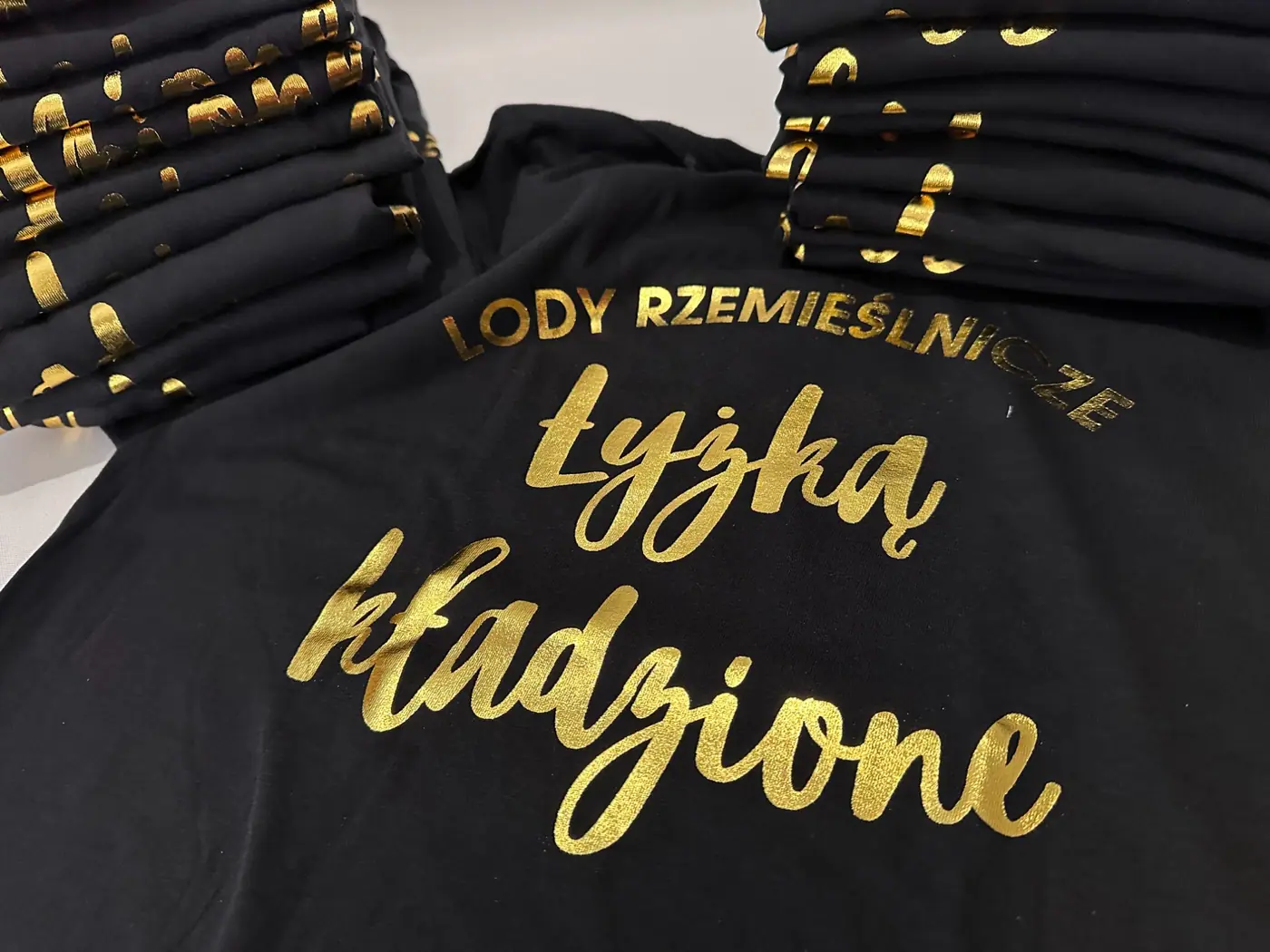 Bluzy z nadrukiem — przykład 2